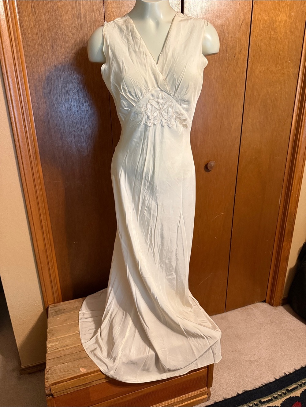 Vintage 1930’s Cream Sleeveless V-Neck nightgown